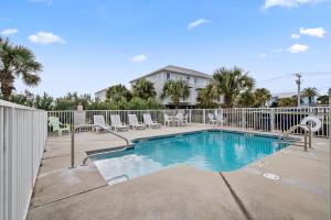 Beautiful Two Bedroom, Two Bathroom First Floor Condo in Gulf Shores!