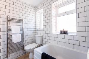 Modern 3-bed House Parking & Family & Friends