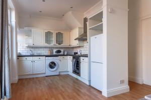 Modern 3-bed House Parking & Family & Friends