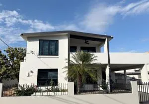 The Hibiscus House - King Suite, Terrace, and Pool - Moca