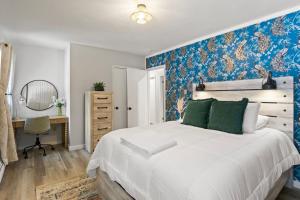 Near Ithaca!Hot Tub! LRG Home!Sleeps 12! Dogs ok!