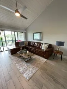 Beachfront Bliss Cozy Condo Steps from the Ocean - 卡尔顿