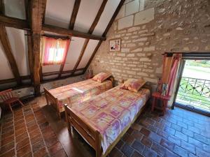 Maisons de vacances Evasion paisible en Touraine, gite authentique avec jardin clos, proche foret, ideal famille et amis - FR-1-381-321 : photos des chambres