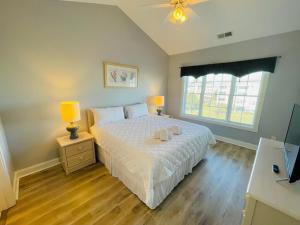 Amazing Pond View condo pool at MyrtleWoods