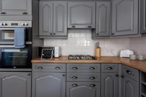 Gateshead 4 BR Home for Serenity Stay