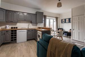 Gateshead 4 BR Home for Serenity Stay