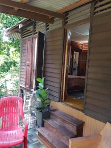 Roomstay "Ghumah Uwan" bilik kayu