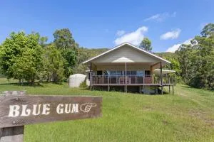 Blue Gum Cottage with Fire Place in Sherwood Farm - Nana Glen