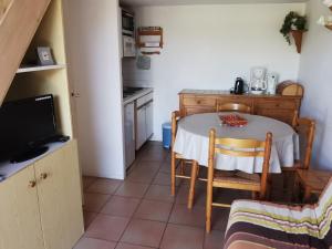 Appartements Derniere minute ! Pavillon T2 avec mezzanine, piscine et acces plage, La Tranche sur Mer - FR-1-357-60 : photos des chambres