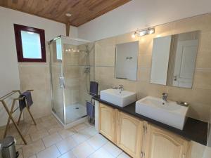 Maisons de vacances Maison de plain-pied avec cheminee et WiFi a Domme - FR-1-616-3 : photos des chambres
