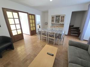 Maisons de vacances Maison cosy avec BBQ et Wifi a Domme, Dordogne - FR-1-616-66 : photos des chambres