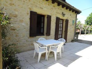 Maisons de vacances Maison cosy avec BBQ et Wifi a Domme, Dordogne - FR-1-616-66 : photos des chambres
