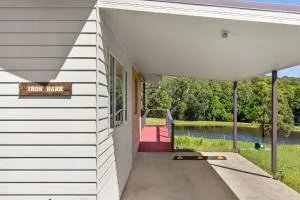 Iron Bark Cottage with Fire Place in Sherwood Farm Relax Explore and Enjoy - Nana Glen