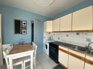 Maisons de vacances Maison proche centre et plage avec Wifi, 4 chambres - FR-1-22-337 : photos des chambres