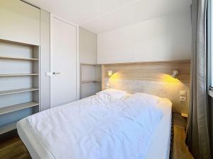 Mobil-home tout confort 6 pers, 200m plage, piscine chauffée, 2 SDB, Jullouville. - FR-1-361A-58