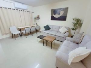 Not Flooded, Butter House 12PAX 10Mins to Lee Garden ที่พักติดเซ็นทรัล