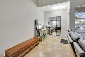 Rustic Urban Escape Serene Home near the Beach