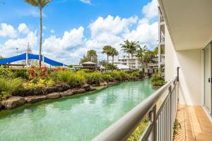 3 bedroom swim out apartment, right on the pool in Alexandra Headland , across from the beach