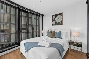 Stylish Valley Pad with City Views, Huge Gym & Park