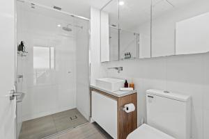 Stylish Valley Pad with City Views, Huge Gym & Park