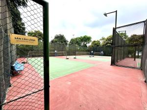 High Quality Studio Apt With Swimming Pool, Gym, Private Walking Lake