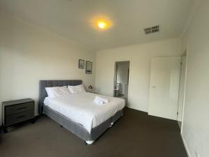 Discover Luxury Living & Aviation History