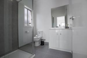 Discover Luxury Living & Aviation History