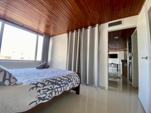 Amplio y central apartamento con vista al mar