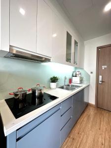 Walking Lake, Pool, Gym, Tennis & Volleyball Yard Delux Studio Apt