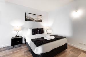 Trendy 2BR with Pool, Gym & Carpark in Prime Spot