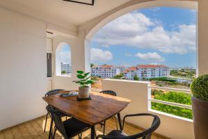 Sea View Central Town 2 Bedroom Apartment
