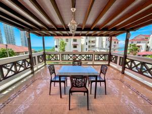 PRIME Location - 5 Mins Walk to Shops & Eateries!