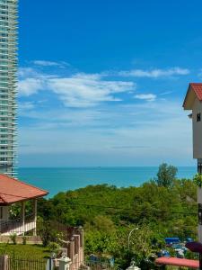PRIME Location - 5 Mins Walk to Shops & Eateries!