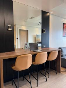 Modern 1BR Executive Suite l Best City View of BGC l The Residences BCCT