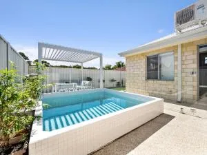 Cozy Home Pet-friendly Pool Retreat - Singleton