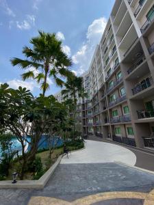 Condo With Gorgeous Pool