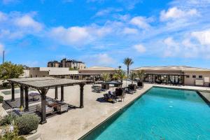 Cabo PH Stunning Rooftop with Jacuzzi