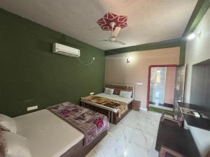 Hotel Chandar Palace - Near Khatu Shyam Ji Temple