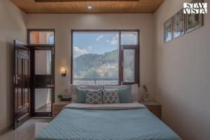 StayVista at Saraiya House with Bonfire & WiFi