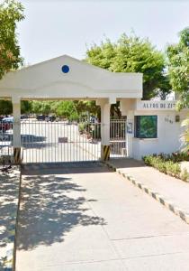 Cerca del aeropuerto, terminal de transporte y Cc mayales