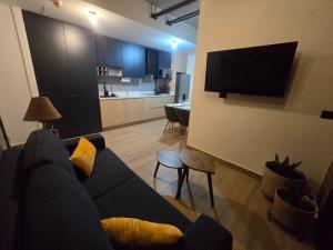 1609 Barrio W