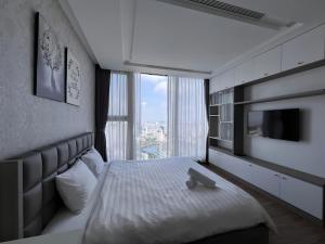 Vinhomes Metropolis by Emily in Town