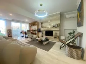 Versailles One - 阿基亚码头