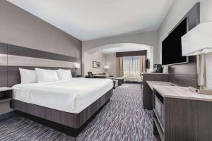 Executive King Room - Non-Smoking room in La Quinta by Wyndham Allen at The Village