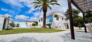 VILLA EXCLUSIVA con Piscina, Jardín y Barbacoa