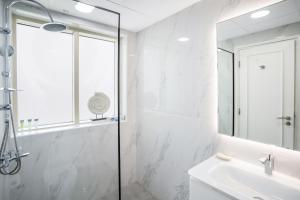 SUNRISE HOMES - Near JBR Walk & Beach - Lovely Studio