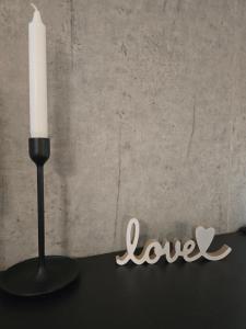 zentrale Design-Ferienwohnung mit Balkon und Stellplatz in Karlsruhe - APOLONIAliving