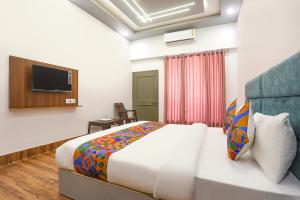 FabHotel Villa The Suites - Nr Prayagraj Junction