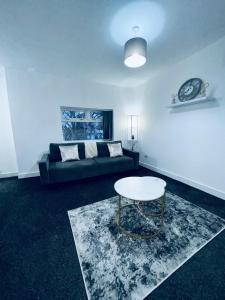 SwankyApartmentDudleyNearM6