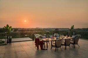 SaffronStays Panorama